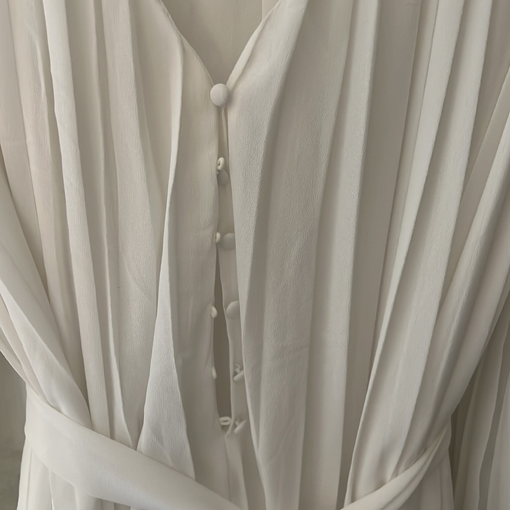 White romper - Picture 2 of 5